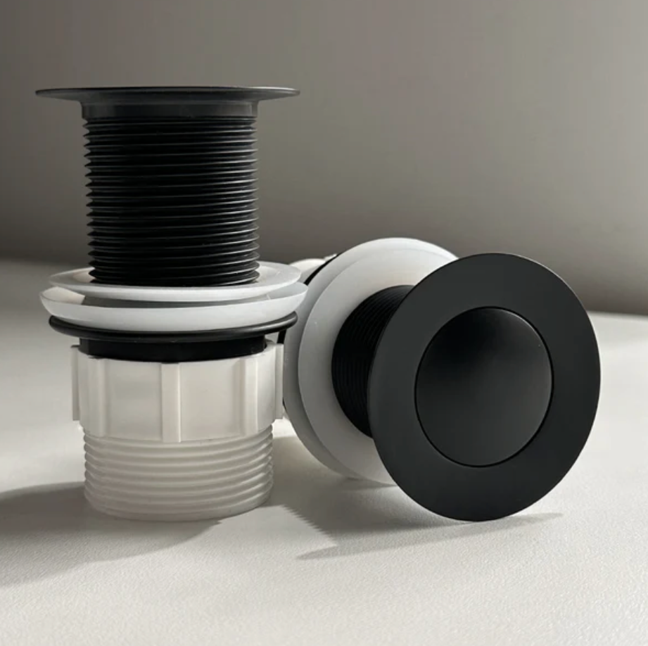 Bath plug with black and white design